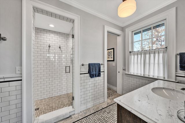 128 Oaklawn DR, Moneta, VA 24121