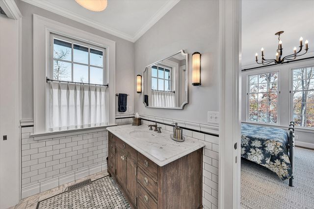 128 Oaklawn DR, Moneta, VA 24121