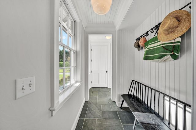 128 Oaklawn DR, Moneta, VA 24121