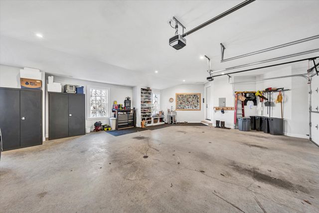 128 Oaklawn DR, Moneta, VA 24121