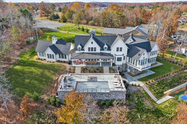 128 Oaklawn DR, Moneta, VA 24121