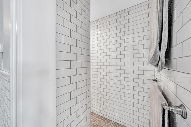 128 Oaklawn DR, Moneta, VA 24121