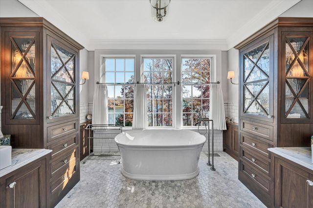 128 Oaklawn DR, Moneta, VA 24121