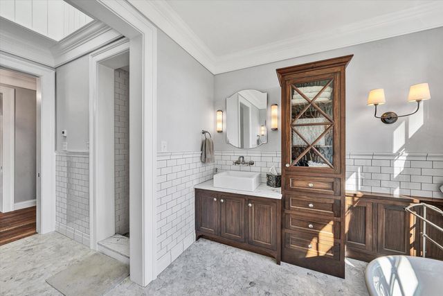 128 Oaklawn DR, Moneta, VA 24121