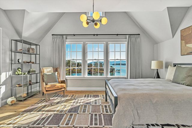 128 Oaklawn DR, Moneta, VA 24121