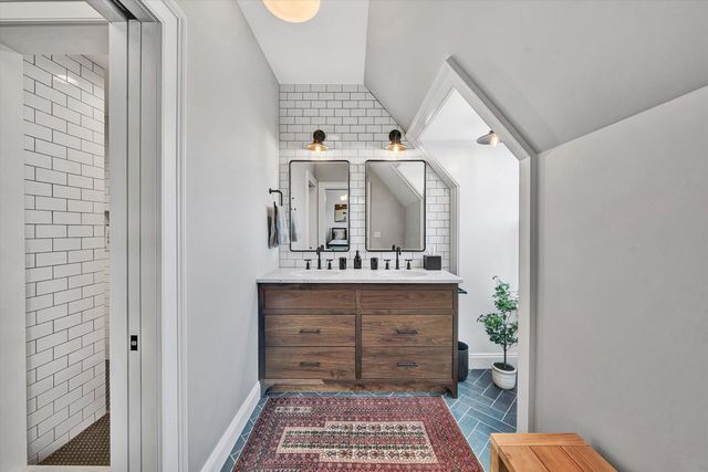 128 Oaklawn DR, Moneta, VA 24121