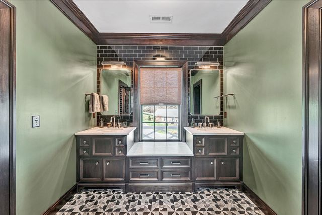 128 Oaklawn DR, Moneta, VA 24121