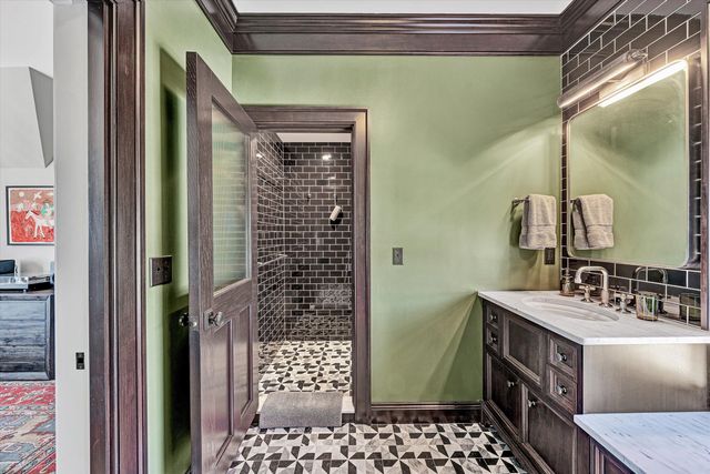 128 Oaklawn DR, Moneta, VA 24121