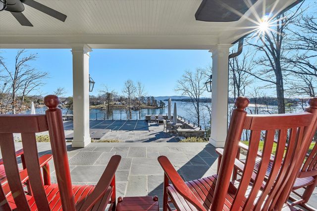 128 Oaklawn DR, Moneta, VA 24121