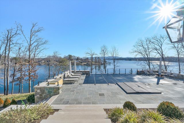 128 Oaklawn DR, Moneta, VA 24121