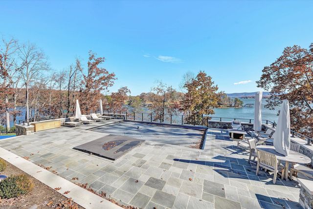 128 Oaklawn DR, Moneta, VA 24121