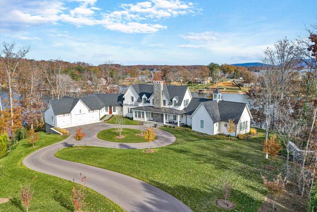 128 Oaklawn DR, Moneta, VA 24121