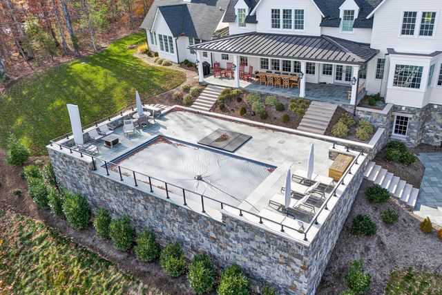 128 Oaklawn DR, Moneta, VA 24121