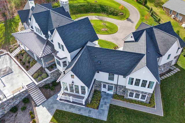 128 Oaklawn DR, Moneta, VA 24121