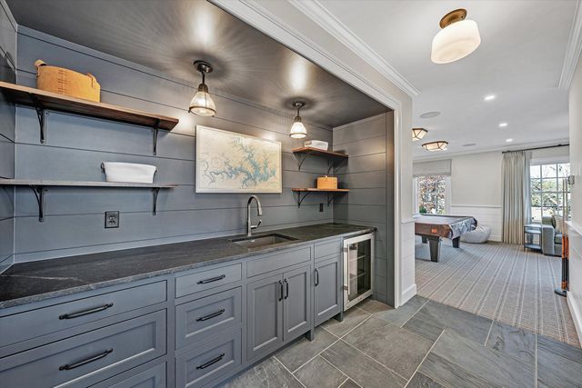 128 Oaklawn DR, Moneta, VA 24121