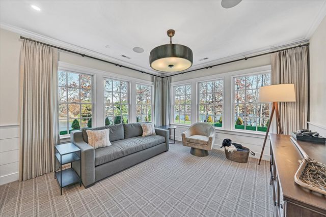 128 Oaklawn DR, Moneta, VA 24121