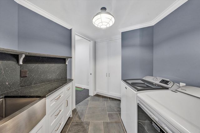 128 Oaklawn DR, Moneta, VA 24121