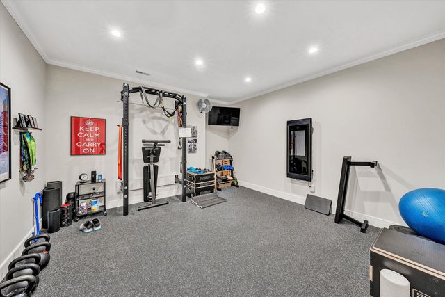 128 Oaklawn DR, Moneta, VA 24121