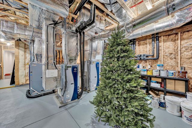 128 Oaklawn DR, Moneta, VA 24121