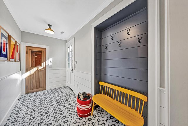 128 Oaklawn DR, Moneta, VA 24121