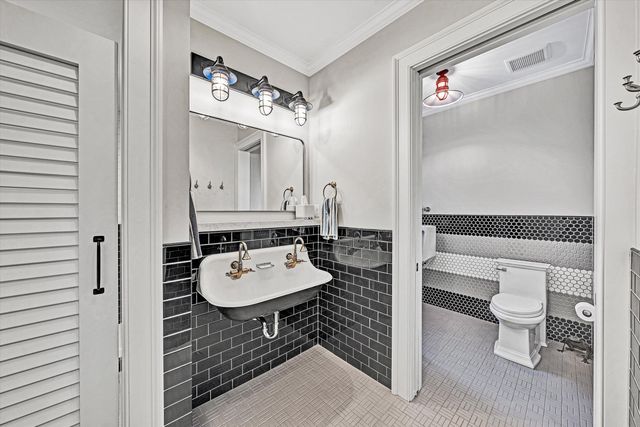 128 Oaklawn DR, Moneta, VA 24121