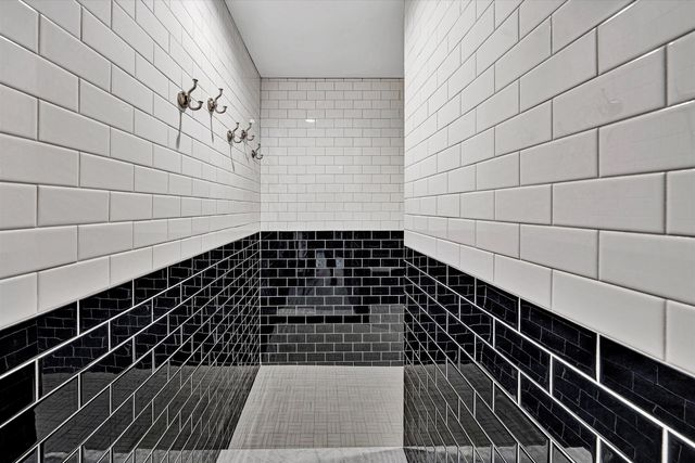 128 Oaklawn DR, Moneta, VA 24121