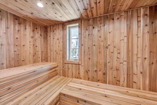 128 Oaklawn DR, Moneta, VA 24121