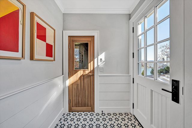 128 Oaklawn DR, Moneta, VA 24121