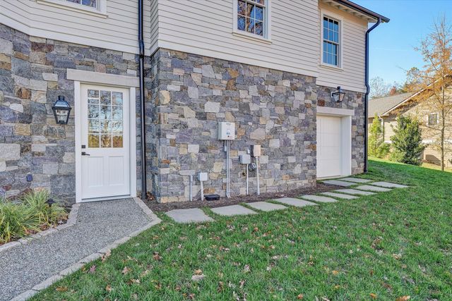 128 Oaklawn DR, Moneta, VA 24121