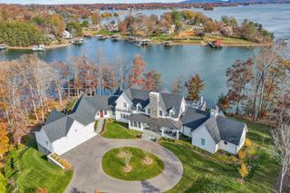 128 Oaklawn DR, Moneta, VA 24121