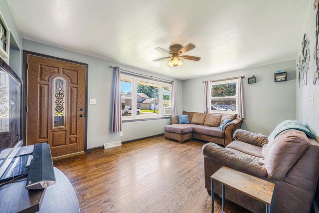 180 DENHARDT AVENUE, Neenah, WI 54956