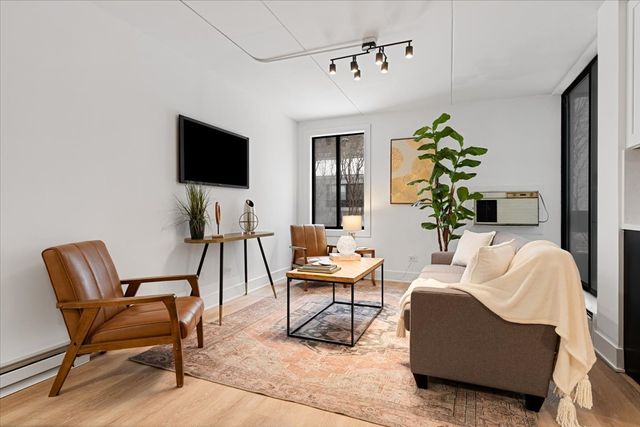 354 W Miner Street 1C, Arlington Heights, IL 60005