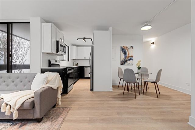 354 W Miner Street 1C, Arlington Heights, IL 60005