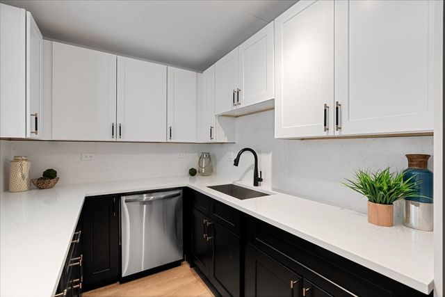 354 W Miner Street 1C, Arlington Heights, IL 60005