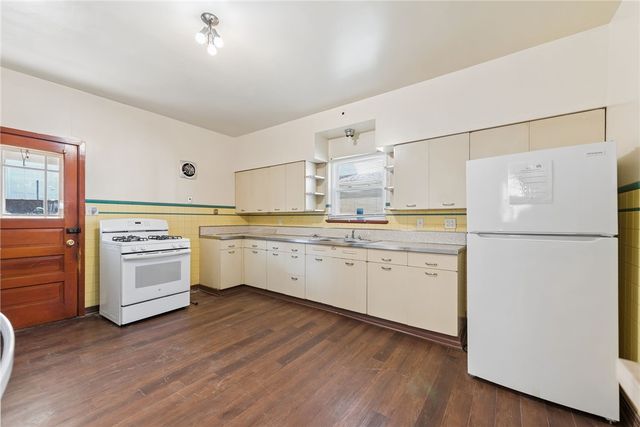 823 FALLOWFIELD AVE, Charleroi Boro, PA 15022