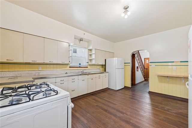 823 FALLOWFIELD AVE, Charleroi Boro, PA 15022