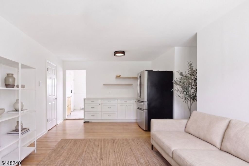 52 Lakeside Dr A, Millburn Twp., NJ 07041 — photo 4