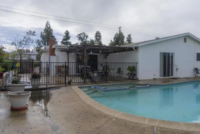 5610 Chateau Drive, San Diego, CA 92117