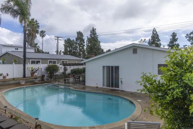 5610 Chateau Drive, San Diego, CA 92117