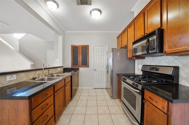 5821 Washington Avenue, Houston, TX 77007