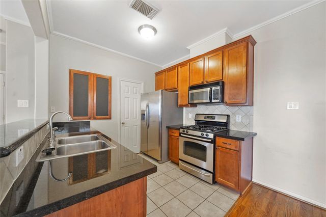 5821 Washington Avenue, Houston, TX 77007