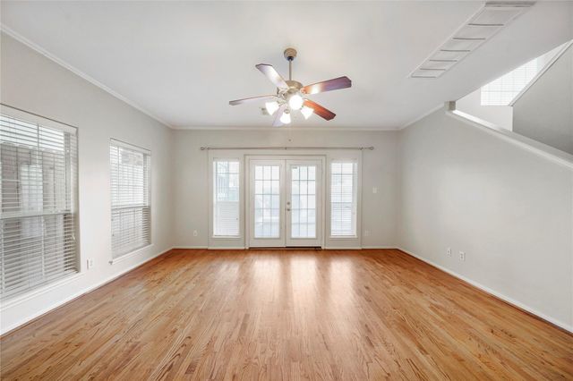 5821 Washington Avenue, Houston, TX 77007