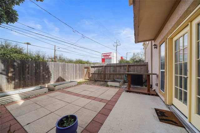 5821 Washington Avenue, Houston, TX 77007