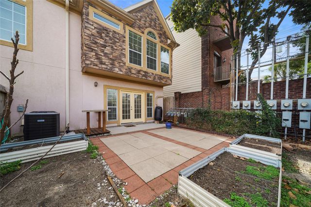 5821 Washington Avenue, Houston, TX 77007