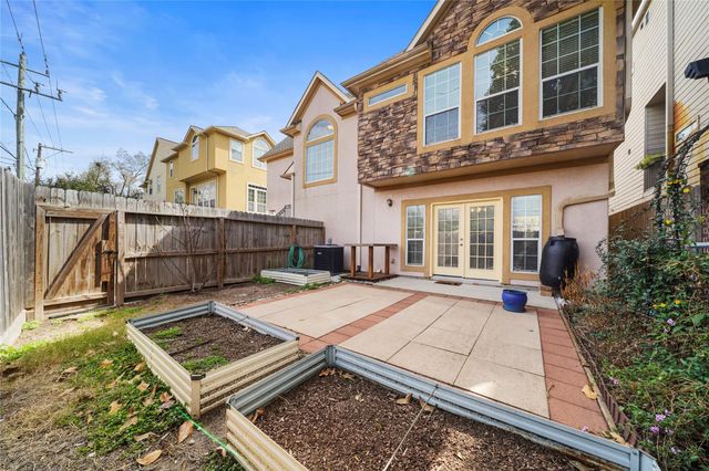 5821 Washington Avenue, Houston, TX 77007