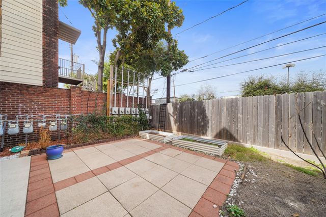 5821 Washington Avenue, Houston, TX 77007