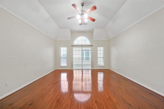 5821 Washington Avenue, Houston, TX 77007