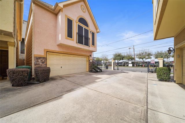 5821 Washington Avenue, Houston, TX 77007