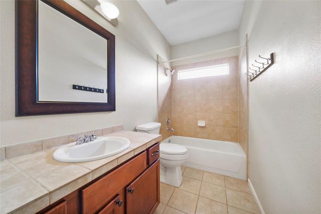 5821 Washington Avenue, Houston, TX 77007