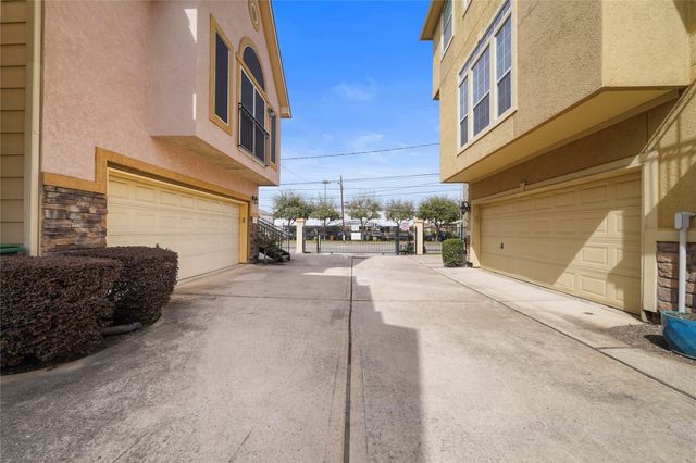 5821 Washington Avenue, Houston, TX 77007